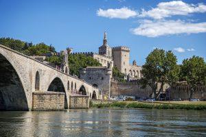 Die Brücke von Avignon über die Rhone